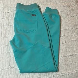 Figs neon blue or fresh aqua (I’m honestly not sure which!) Zamora jogger XXS